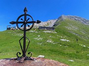 41 E siamo all'altare-croce di Capanna 2000